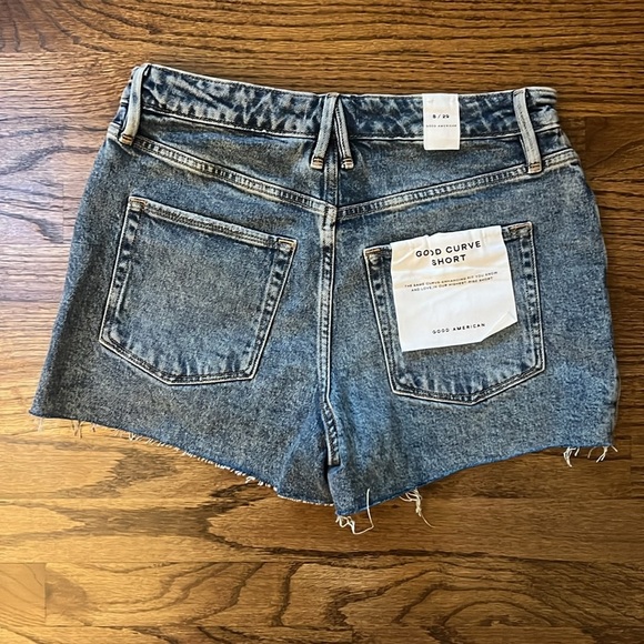 Good American Good Curve Short in Indigo107 size 8/29 - Picture 3 of 5